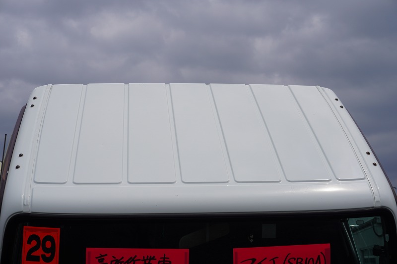キャンター　高所作業車　アイチ製（ＳＢ１０Ａ）　最大地上高９．７ｍ　ＦＲＰバケット　バケット積載荷重２００ｋｇ　積載３００ｋｇ　工具入れ　ジョイスティックタイプ　アワーメーター：７６５１ｈ　左電格ミラー　バックカメラ　フォグランプ　通信工事仕様！ＡＴ車！12