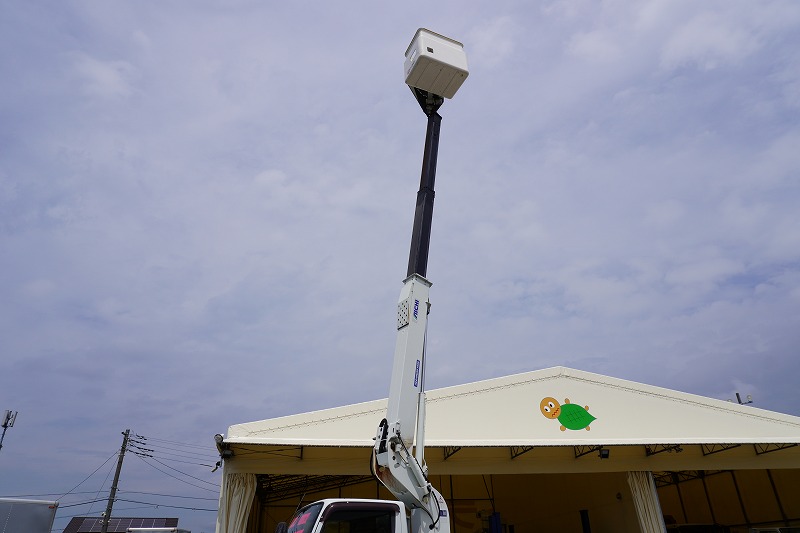 キャンター　高所作業車　アイチ製（ＳＢ１０Ａ）　最大地上高９．７ｍ　ＦＲＰバケット　バケット積載荷重２００ｋｇ　積載３００ｋｇ　工具入れ　ジョイスティックタイプ　アワーメーター：７６５１ｈ　左電格ミラー　バックカメラ　フォグランプ　通信工事仕様！ＡＴ車！21
