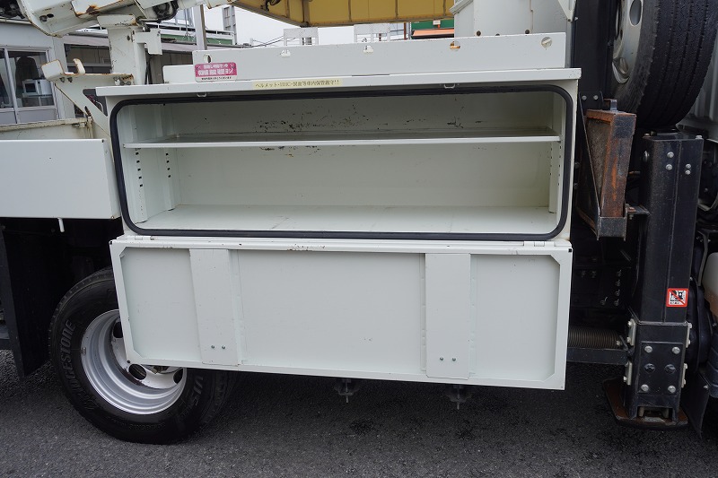 キャンター　高所作業車　アイチ製（ＳＢ１０Ａ）　最大地上高９．７ｍ　ＦＲＰバケット　バケット積載荷重２００ｋｇ　積載３００ｋｇ　工具入れ　ジョイスティックタイプ　アワーメーター：７６５１ｈ　左電格ミラー　バックカメラ　フォグランプ　通信工事仕様！ＡＴ車！23