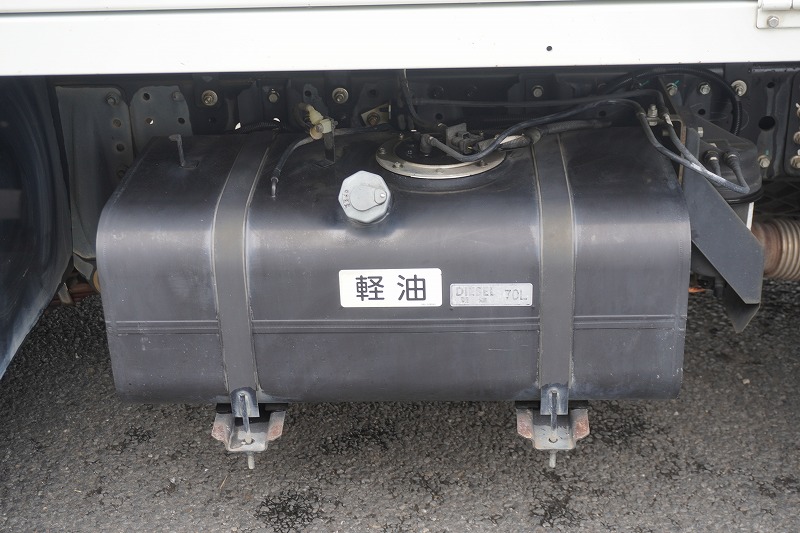 キャンター　高所作業車　アイチ製（ＳＢ１０Ａ）　最大地上高９．７ｍ　ＦＲＰバケット　バケット積載荷重２００ｋｇ　積載３００ｋｇ　工具入れ　ジョイスティックタイプ　アワーメーター：７６５１ｈ　左電格ミラー　バックカメラ　フォグランプ　通信工事仕様！ＡＴ車！28