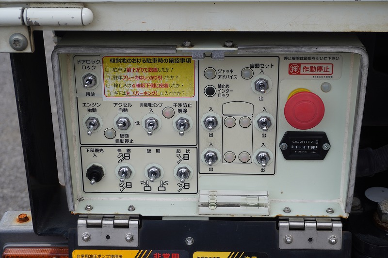 キャンター　高所作業車　アイチ製（ＳＢ１０Ａ）　最大地上高９．７ｍ　ＦＲＰバケット　バケット積載荷重２００ｋｇ　積載３００ｋｇ　工具入れ　ジョイスティックタイプ　アワーメーター：７６５１ｈ　左電格ミラー　バックカメラ　フォグランプ　通信工事仕様！ＡＴ車！30