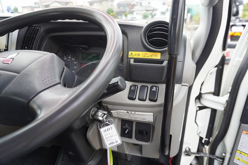 キャンター　高所作業車　アイチ製（ＳＢ１０Ａ）　最大地上高９．７ｍ　ＦＲＰバケット　バケット積載荷重２００ｋｇ　積載３００ｋｇ　工具入れ　ジョイスティックタイプ　アワーメーター：７６５１ｈ　左電格ミラー　バックカメラ　フォグランプ　通信工事仕様！ＡＴ車！35
