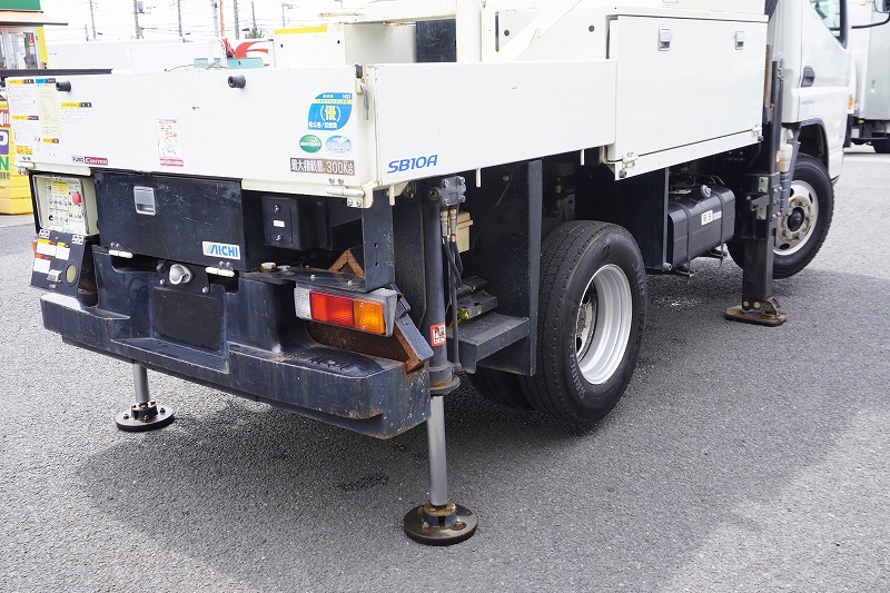 キャンター　高所作業車　アイチ製（ＳＢ１０Ａ）　最大地上高９．７ｍ　ＦＲＰバケット　バケット積載荷重２００ｋｇ　積載３００ｋｇ　工具入れ　ジョイスティックタイプ　アワーメーター：７６５１ｈ　左電格ミラー　バックカメラ　フォグランプ　通信工事仕様！ＡＴ車！38