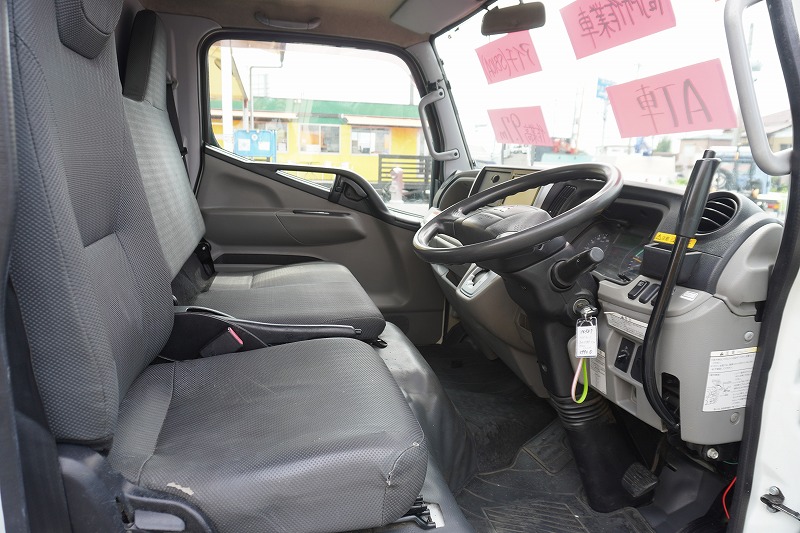 キャンター　高所作業車　アイチ製（ＳＢ１０Ａ）　最大地上高９．７ｍ　ＦＲＰバケット　バケット積載荷重２００ｋｇ　積載３００ｋｇ　工具入れ　ジョイスティックタイプ　アワーメーター：７６５１ｈ　左電格ミラー　バックカメラ　フォグランプ　通信工事仕様！ＡＴ車！40