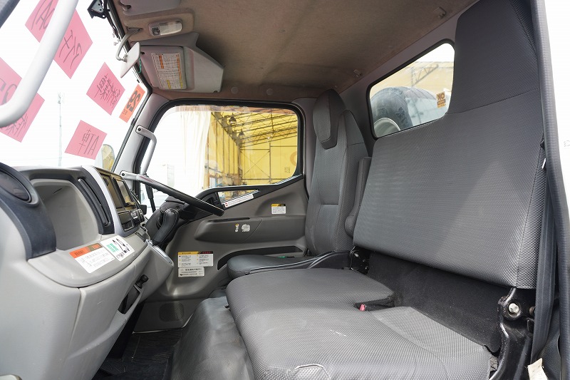 キャンター　高所作業車　アイチ製（ＳＢ１０Ａ）　最大地上高９．７ｍ　ＦＲＰバケット　バケット積載荷重２００ｋｇ　積載３００ｋｇ　工具入れ　ジョイスティックタイプ　アワーメーター：７６５１ｈ　左電格ミラー　バックカメラ　フォグランプ　通信工事仕様！ＡＴ車！41