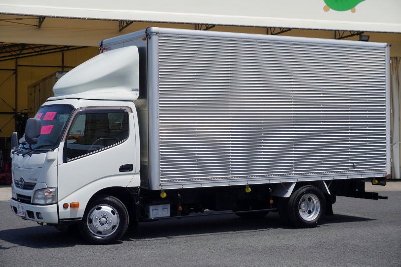 デュトロ　「標準幅　ロング」　アルミバン　積載１９００ｋｇ　ラッシング２段　左電格ミラー　バックカメラ　社外ナビ　ＥＴＣ　導風板　フォグランプ　パブコ製　ＡＴ車！フロント画像