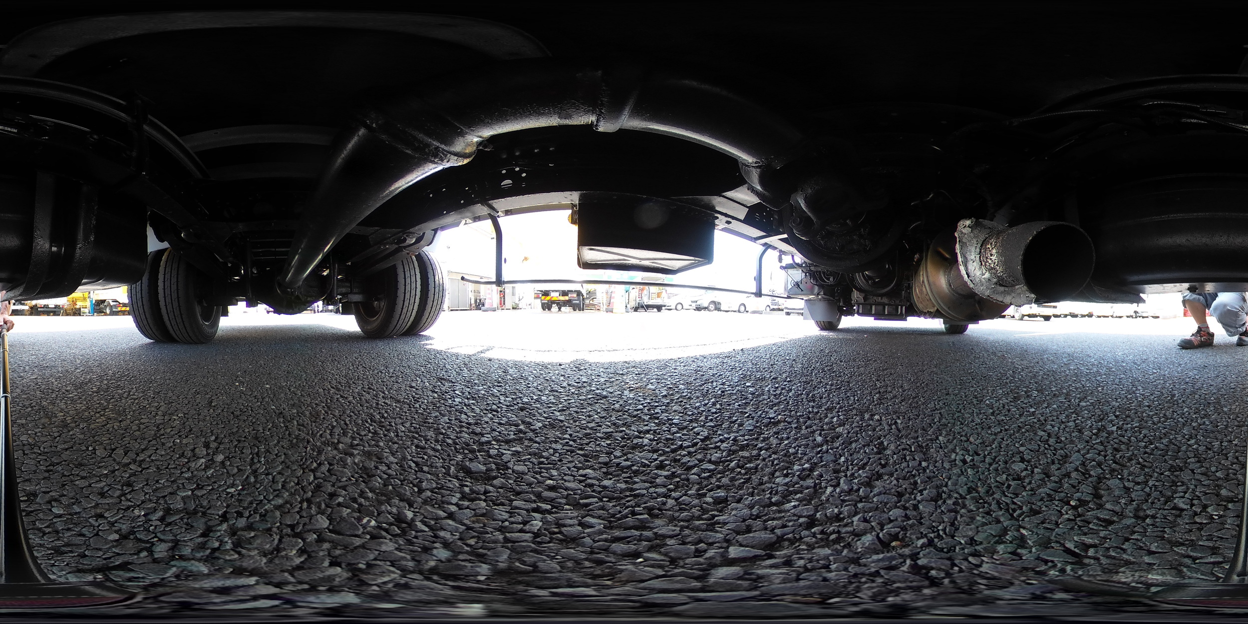 デュトロ　「標準幅　ロング」　アルミバン　積載１９００ｋｇ　ラッシング２段　左電格ミラー　バックカメラ　社外ナビ　ＥＴＣ　導風板　フォグランプ　パブコ製　ＡＴ車！2