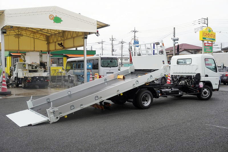 （未使用）　キャンター　「ワイド超ロング」　セーフティーローダー　一般用　古河ユニック製　積載３０００ｋｇ　アルミブロック　ウインチ　ラジコン　ロープ穴４対　床フック６対　バックカメラ　ＬＥＤヘッドライト＆フォグランプ　左電格ミラー　坂道発進補助　スマートキー　衝突軽減ブレーキ　車線逸脱警報　５速ＭＴ！　車検「Ｒ９年４月まで！」