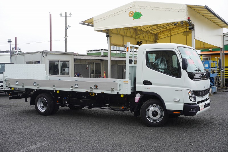 （未使用）　キャンター　「ワイド超ロング」　セーフティーローダー　一般用　古河ユニック製　積載３０００ｋｇ　アルミブロック　ウインチ　ラジコン　ロープ穴４対　床フック６対　バックカメラ　ＬＥＤヘッドライト＆フォグランプ　左電格ミラー　坂道発進補助　スマートキー　衝突軽減ブレーキ　車線逸脱警報　５速ＭＴ！　車検「Ｒ９年４月まで！」4