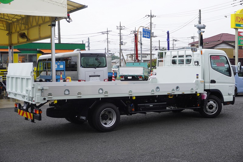 （未使用）　キャンター　「ワイド超ロング」　セーフティーローダー　一般用　古河ユニック製　積載３０００ｋｇ　アルミブロック　ウインチ　ラジコン　ロープ穴４対　床フック６対　バックカメラ　ＬＥＤヘッドライト＆フォグランプ　左電格ミラー　坂道発進補助　スマートキー　衝突軽減ブレーキ　車線逸脱警報　５速ＭＴ！　車検「Ｒ９年４月まで！」6