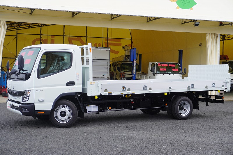 （未使用）　キャンター　「ワイド超ロング」　セーフティーローダー　一般用　古河ユニック製　積載３０００ｋｇ　アルミブロック　ウインチ　ラジコン　ロープ穴４対　床フック６対　バックカメラ　ＬＥＤヘッドライト＆フォグランプ　左電格ミラー　坂道発進補助　スマートキー　衝突軽減ブレーキ　車線逸脱警報　５速ＭＴ！　車検「Ｒ９年４月まで！」7