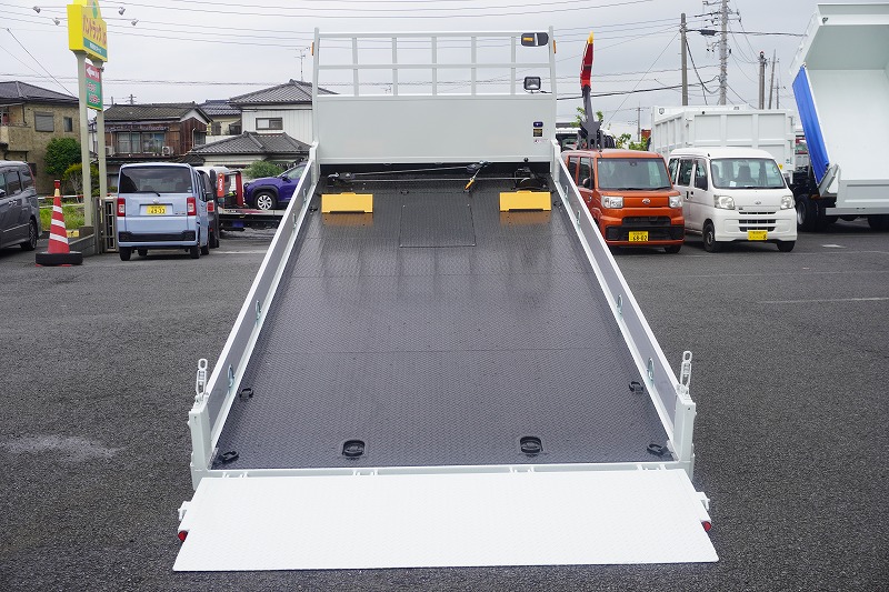 （未使用）　キャンター　「ワイド超ロング」　セーフティーローダー　一般用　古河ユニック製　積載３０００ｋｇ　アルミブロック　ウインチ　ラジコン　ロープ穴４対　床フック６対　バックカメラ　ＬＥＤヘッドライト＆フォグランプ　左電格ミラー　坂道発進補助　スマートキー　衝突軽減ブレーキ　車線逸脱警報　５速ＭＴ！　車検「Ｒ９年４月まで！」20