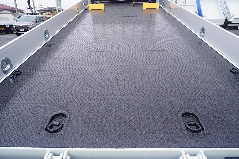 （未使用）　キャンター　「ワイド超ロング」　セーフティーローダー　一般用　古河ユニック製　積載３０００ｋｇ　アルミブロック　ウインチ　ラジコン　ロープ穴４対　床フック６対　バックカメラ　ＬＥＤヘッドライト＆フォグランプ　左電格ミラー　坂道発進補助　スマートキー　衝突軽減ブレーキ　車線逸脱警報　５速ＭＴ！　車検「Ｒ９年４月まで！」23