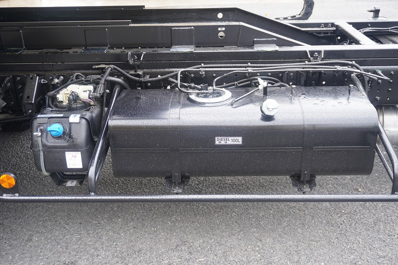 （未使用）　キャンター　「ワイド超ロング」　セーフティーローダー　一般用　古河ユニック製　積載３０００ｋｇ　アルミブロック　ウインチ　ラジコン　ロープ穴４対　床フック６対　バックカメラ　ＬＥＤヘッドライト＆フォグランプ　左電格ミラー　坂道発進補助　スマートキー　衝突軽減ブレーキ　車線逸脱警報　５速ＭＴ！　車検「Ｒ９年４月まで！」32
