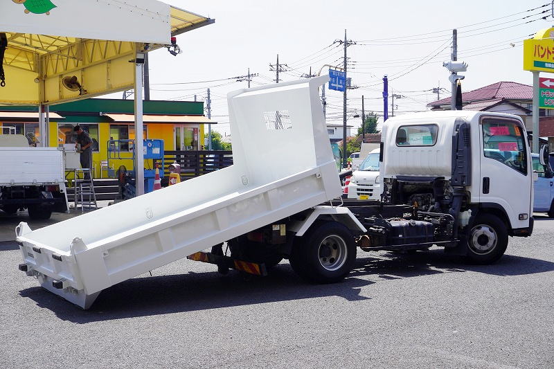 エルフ　「ワイド」　強化　ローダーダンプ　新明和製　一方開　積載３８００ｋｇ　スライド用ラジコン　ＥＴＣ　ダンプピン　ＡＴ車！フロント画像