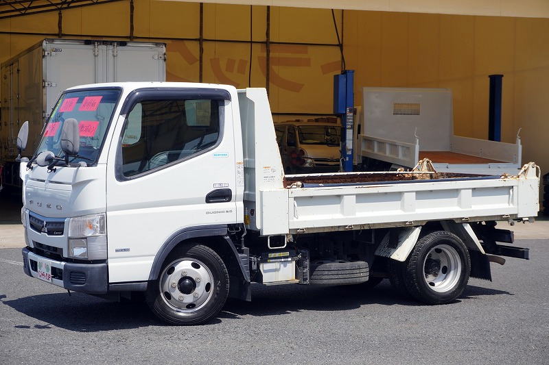 キャンター　強化ダンプ　新明和製　積載２０００ｋｇ　三方開　手動コボレーン　鳥居アングル補強　ダンプピン　ＥＴＣ　坂道発進補助　車線逸脱警報　フルフラットロー　ＡＴ車！フロント画像