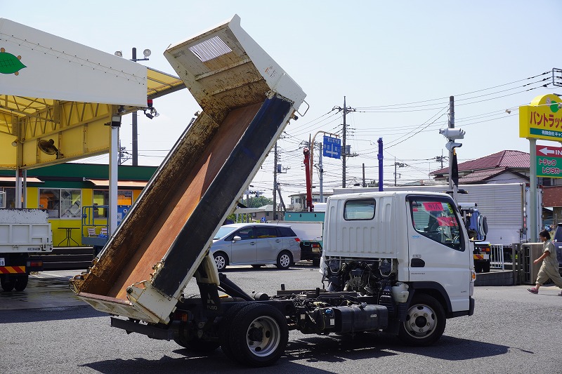 キャンター　強化ダンプ　新明和製　積載２０００ｋｇ　三方開　手動コボレーン　鳥居アングル補強　ダンプピン　ＥＴＣ　坂道発進補助　車線逸脱警報　フルフラットロー　ＡＴ車！23