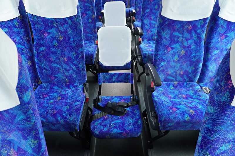 メルファ　観光バス　４１人乗り　１ドア　スイング自動ドア　モケットシート　リクライニング機能　小型トランク　プレヒーター　ガイド席　総輪エアサス　オートエアコン　バックカメラ　ルームラック　ＥＴＣ　６速ＭＴ！38