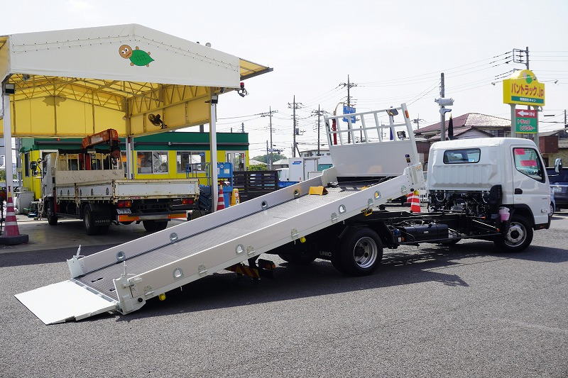 （未使用）　キャンター　「ワイド超ロング」　セーフティーローダー　一般用　古河ユニック製　積載３０００ｋｇ　アルミブロック　ウインチ　ラジコン　ロープ穴４対　床フック６対　バックカメラ　ＬＥＤヘッドライト＆フォグランプ　左電格ミラー　坂道発進補助　スマートキー　衝突軽減ブレーキ　車線逸脱警報　５速ＭＴ！　車検「Ｒ９年４月まで！」フロント画像