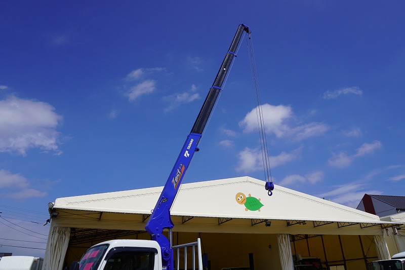 （未使用）　キャンター　「標準幅　ロング」　４段クレーン　積載３０００ｋｇ　タダノ製　ラジコン　フックイン　２．９３ｔ吊　セイコーラック　左電格ミラー　坂道発進補助　バックカメラ　ＥＴＣ　フォグランプ　スマートキー　衝突軽減ブレーキ　車線逸脱警報　５速ＭＴ！　車検「Ｒ９年５月まで！」24