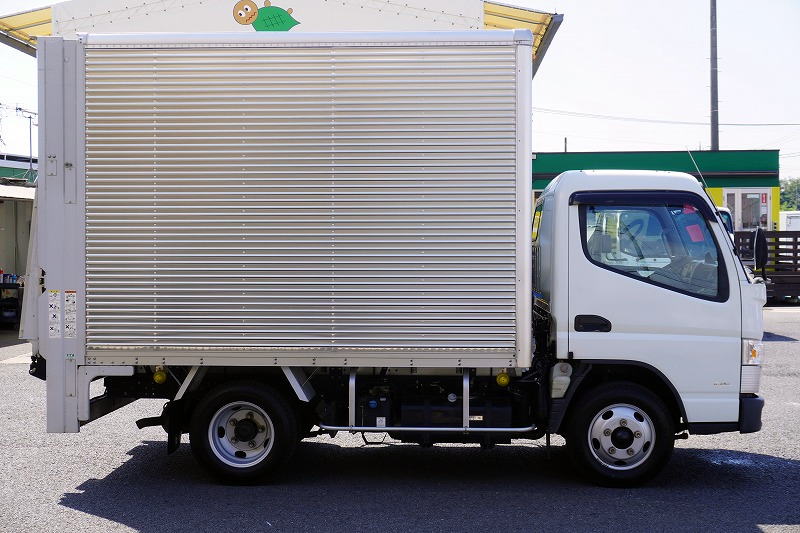 キャンター　１０尺　アルミバン　積載２０００ｋｇ　サイドドア　跳ね上げ式　オートターン式垂直パワーゲート　ラッシング２段　バックカメラ　ＥＴＣ　左電格ミラー　坂道発進補助　フォグランプ　衝突軽減ブレーキ　車線逸脱警報　パブコ製　５速ＭＴ！希少車！！4