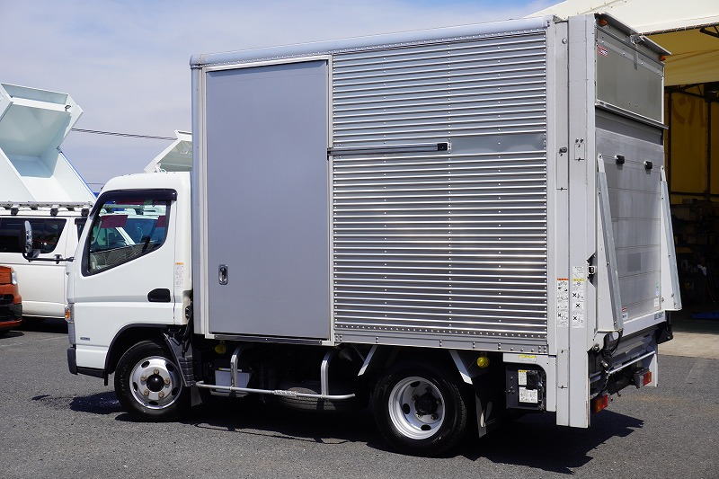 キャンター　１０尺　アルミバン　積載２０００ｋｇ　サイドドア　跳ね上げ式　オートターン式垂直パワーゲート　ラッシング２段　バックカメラ　ＥＴＣ　左電格ミラー　坂道発進補助　フォグランプ　衝突軽減ブレーキ　車線逸脱警報　パブコ製　５速ＭＴ！希少車！！5