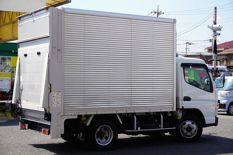 キャンター　１０尺　アルミバン　積載２０００ｋｇ　サイドドア　跳ね上げ式　オートターン式垂直パワーゲート　ラッシング２段　バックカメラ　ＥＴＣ　左電格ミラー　坂道発進補助　フォグランプ　衝突軽減ブレーキ　車線逸脱警報　パブコ製　５速ＭＴ！希少車！！6