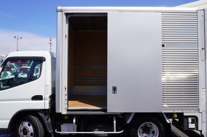 キャンター　１０尺　アルミバン　積載２０００ｋｇ　サイドドア　跳ね上げ式　オートターン式垂直パワーゲート　ラッシング２段　バックカメラ　ＥＴＣ　左電格ミラー　坂道発進補助　フォグランプ　衝突軽減ブレーキ　車線逸脱警報　パブコ製　５速ＭＴ！希少車！！17
