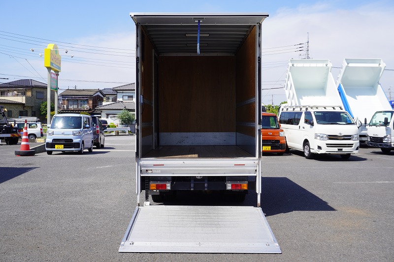 キャンター　１０尺　アルミバン　積載２０００ｋｇ　サイドドア　跳ね上げ式　オートターン式垂直パワーゲート　ラッシング２段　バックカメラ　ＥＴＣ　左電格ミラー　坂道発進補助　フォグランプ　衝突軽減ブレーキ　車線逸脱警報　パブコ製　５速ＭＴ！希少車！！18