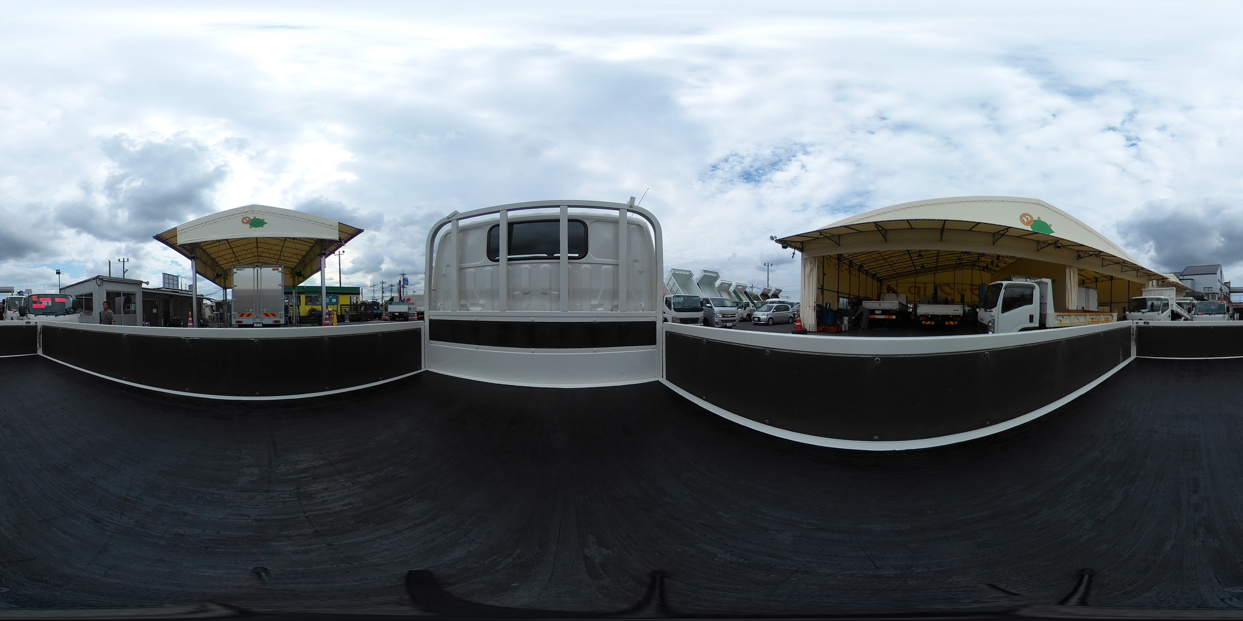 デュトロ　「標準幅　ショート」　平ボディー　積載２０００ｋｇ　三方開　全低床　左電格ミラー　ＥＴＣ　５速ＭＴ！1