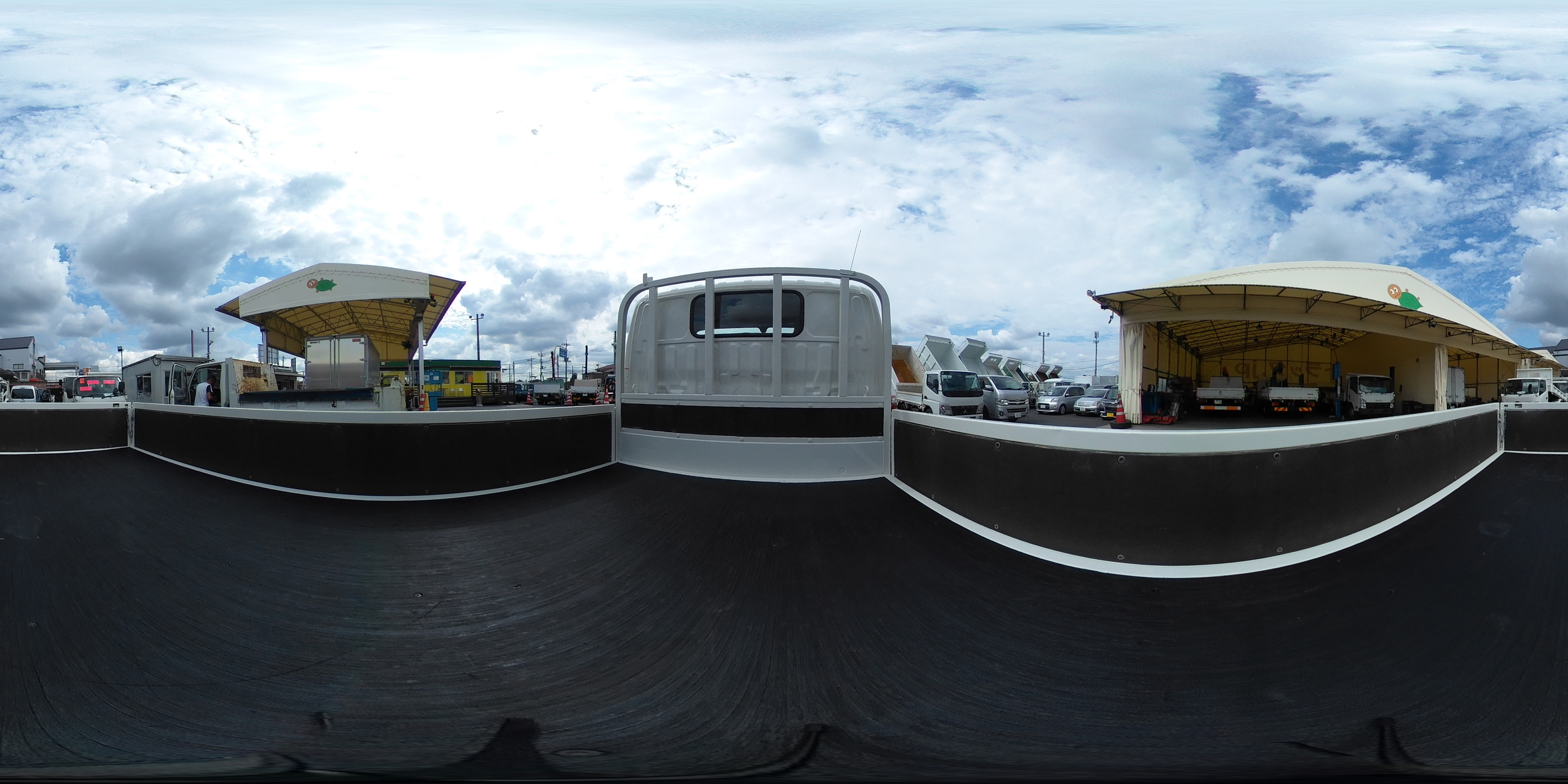 デュトロ　「標準幅　ショート」　平ボディー　積載２０００ｋｇ　三方開　全低床　左電格ミラー　ＥＴＣ　５速ＭＴ！1