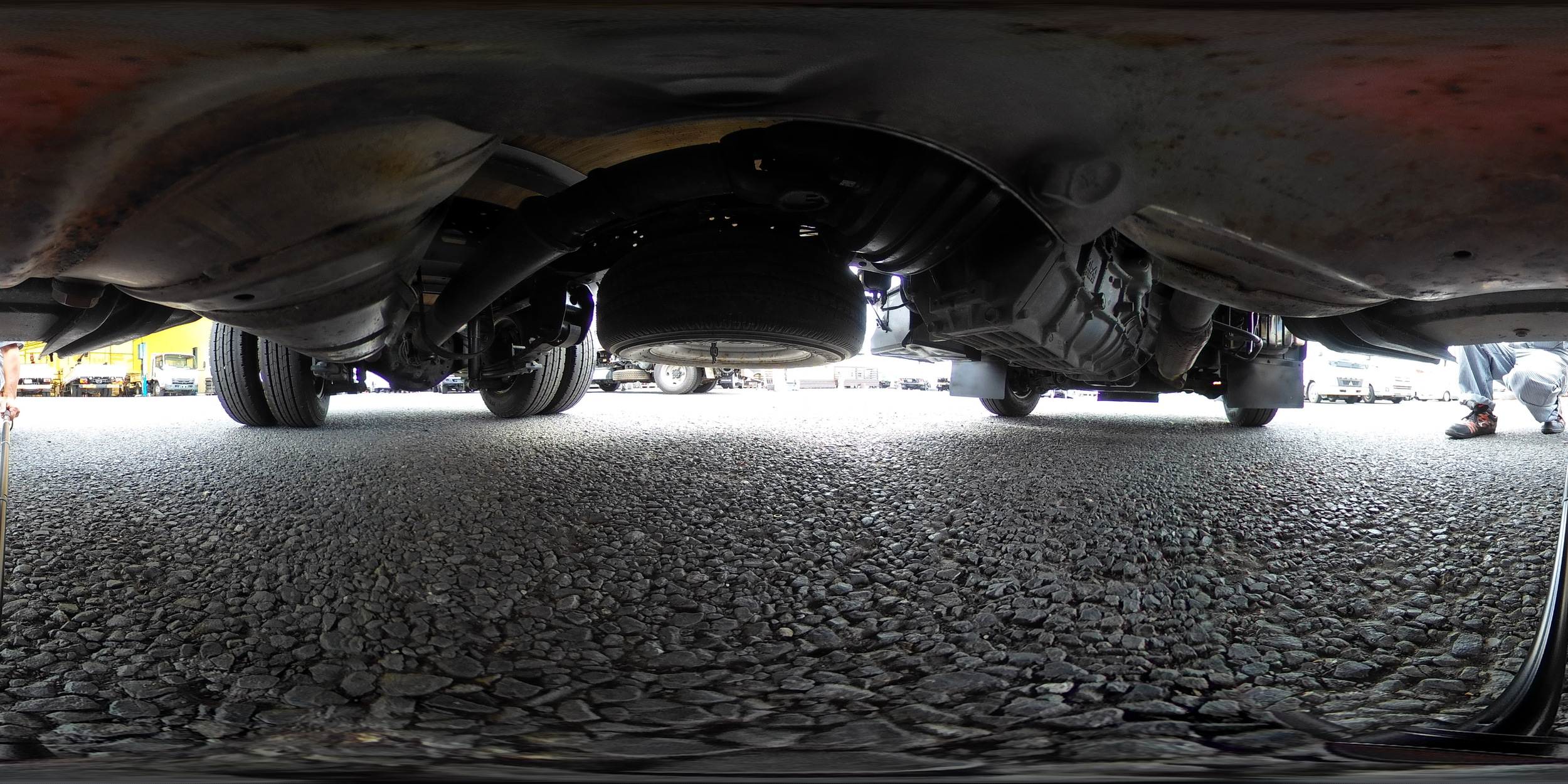 デュトロ　「標準幅　ショート」　平ボディー　積載２０００ｋｇ　三方開　全低床　左電格ミラー　ＥＴＣ　５速ＭＴ！2