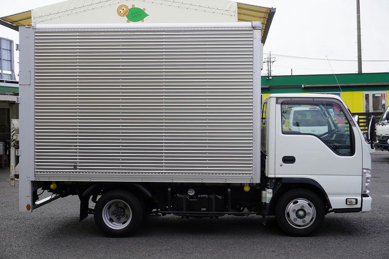 エルフ　１０尺　アルミバン　積載１９５０ｋｇ　サイドドア　垂直パワーゲート　リア観音扉　ラッシング２段　通気口　バックカメラ　ＥＴＣ　社外ナビ　フォグランプ　全低床　ＡＴ車！準中型（５トン限定）免許対応！3