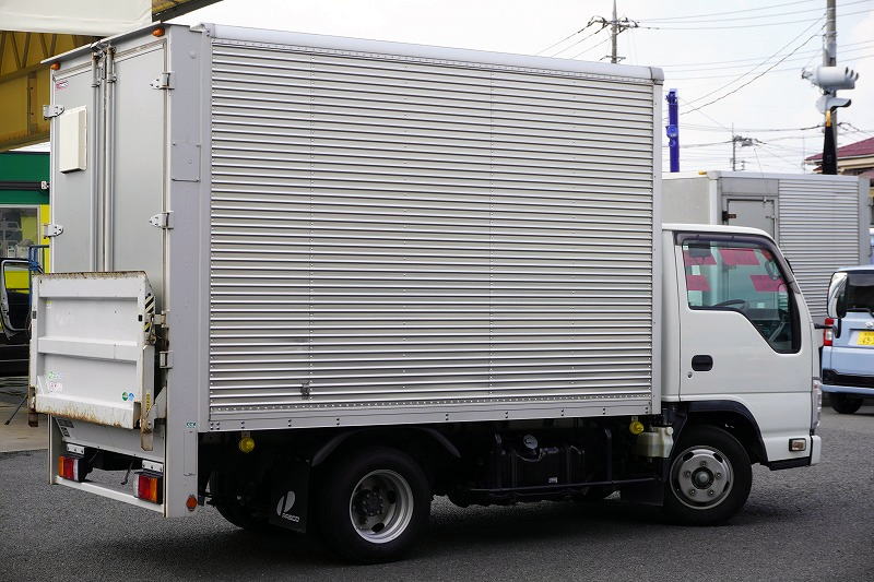 エルフ　１０尺　アルミバン　積載１９５０ｋｇ　サイドドア　垂直パワーゲート　リア観音扉　ラッシング２段　通気口　バックカメラ　ＥＴＣ　社外ナビ　フォグランプ　全低床　ＡＴ車！準中型（５トン限定）免許対応！6