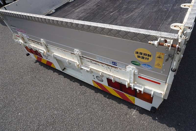 ファイター　増トン　「ワイド　ベッド付」　重機運搬車　タダノ製ハイジャッキ　美川ボディー製造りボディー　積載４９００ｋｇ　ウインチ　ラジコン　アユミ板掛け　アルミブロック　アオリ上部プロテクター付き　三方開　鳥居ラダー＆下部シマ板張り　床フック　アルミホイール　メッキパーツ　社外ナビ　フルセグＴＶ　ＥＴＣ　バックカメラ　坂道発進補助　６速ＭＴ！中型免許対応！希少車！！　車検「Ｒ８年２月まで！」23