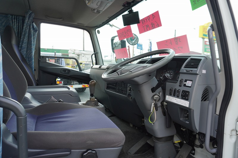 ファイター　増トン　「ワイド　ベッド付」　重機運搬車　タダノ製ハイジャッキ　美川ボディー製造りボディー　積載４９００ｋｇ　ウインチ　ラジコン　アユミ板掛け　アルミブロック　アオリ上部プロテクター付き　三方開　鳥居ラダー＆下部シマ板張り　床フック　アルミホイール　メッキパーツ　社外ナビ　フルセグＴＶ　ＥＴＣ　バックカメラ　坂道発進補助　６速ＭＴ！中型免許対応！希少車！！　車検「Ｒ８年２月まで！」44
