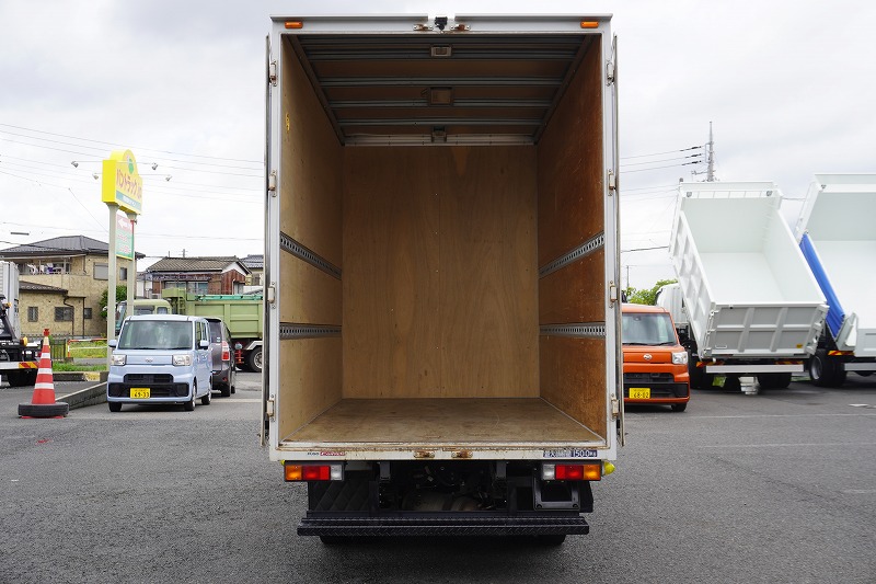 キャンター　１０尺　アルミバン　積載１５００ｋｇ　高箱　内高２．３ｍ　ラッシング２段　バックカメラ　ＥＴＣ　フォグランプ　パブコ製　ワンオーナー！ＡＴ車！15