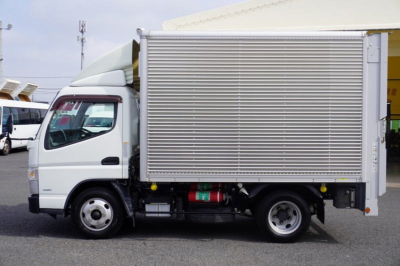 キャンター　１０尺　アルミバン　積載２０００ｋｇ　跳ね上げ式　垂直パワーゲート　ラッシング２段　荷台ステンレス張り　導風板　換気扇　バックカメラ　ＥＴＣ　フォグランプ　５速ＭＴ！0