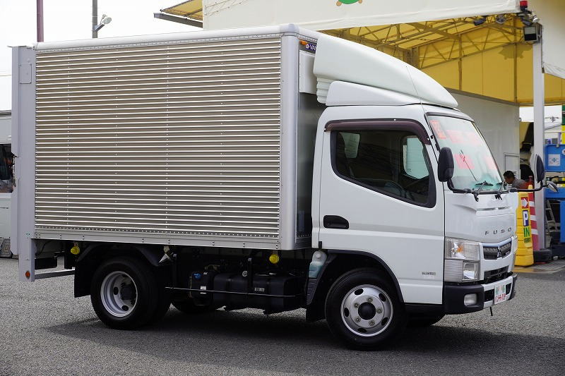 キャンター　１０尺　アルミバン　積載２０００ｋｇ　跳ね上げ式　垂直パワーゲート　ラッシング２段　荷台ステンレス張り　導風板　換気扇　バックカメラ　ＥＴＣ　フォグランプ　５速ＭＴ！4