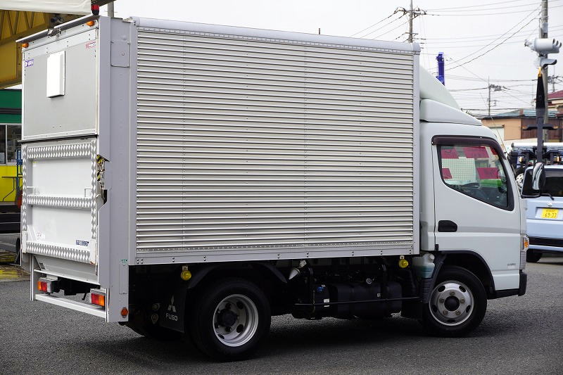 キャンター　１０尺　アルミバン　積載２０００ｋｇ　跳ね上げ式　垂直パワーゲート　ラッシング２段　荷台ステンレス張り　導風板　換気扇　バックカメラ　ＥＴＣ　フォグランプ　５速ＭＴ！6