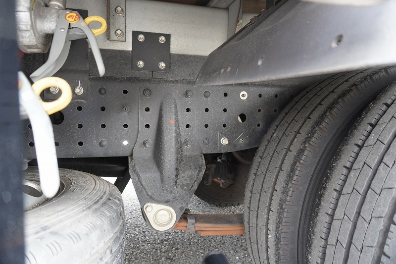 キャンター　１０尺　アルミバン　積載２０００ｋｇ　跳ね上げ式　垂直パワーゲート　ラッシング２段　荷台ステンレス張り　導風板　換気扇　バックカメラ　ＥＴＣ　フォグランプ　５速ＭＴ！10