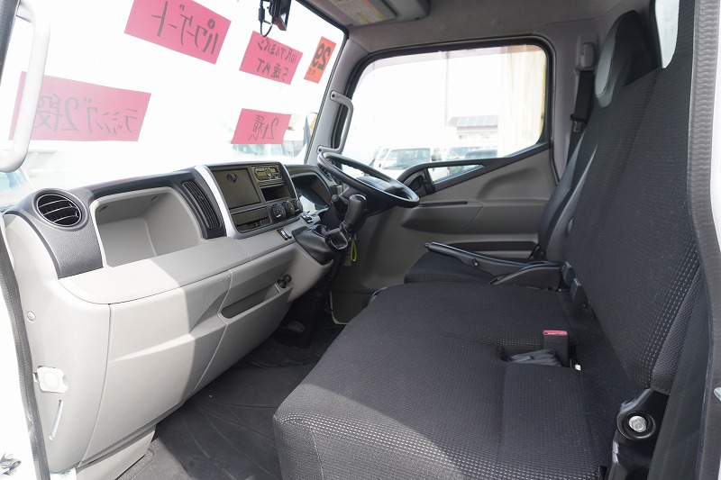 キャンター　１０尺　アルミバン　積載２０００ｋｇ　跳ね上げ式　垂直パワーゲート　ラッシング２段　荷台ステンレス張り　導風板　換気扇　バックカメラ　ＥＴＣ　フォグランプ　５速ＭＴ！39