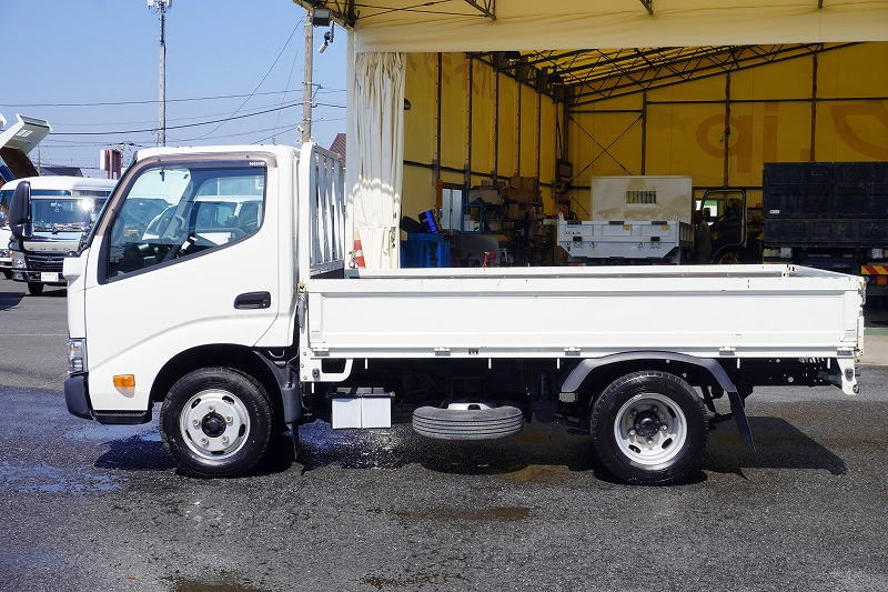 デュトロ　「標準幅　ショート」　平ボディー　積載２０００ｋｇ　三方開　全低床　左電格ミラー　ＥＴＣ　５速ＭＴ！1
