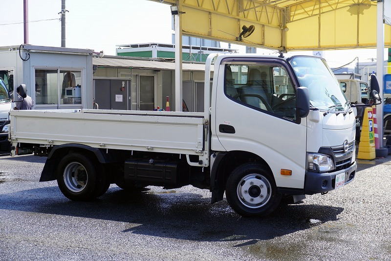 デュトロ　「標準幅　ショート」　平ボディー　積載２０００ｋｇ　三方開　全低床　左電格ミラー　ＥＴＣ　５速ＭＴ！4