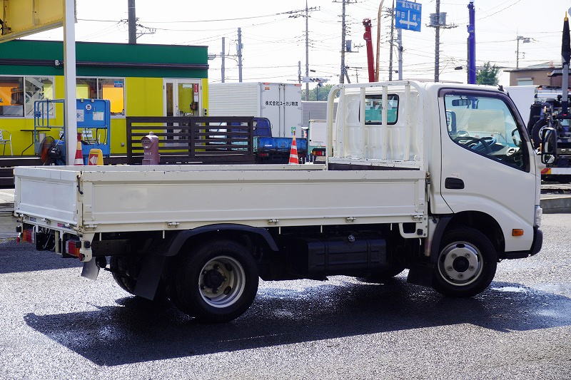 デュトロ　「標準幅　ショート」　平ボディー　積載２０００ｋｇ　三方開　全低床　左電格ミラー　ＥＴＣ　５速ＭＴ！6