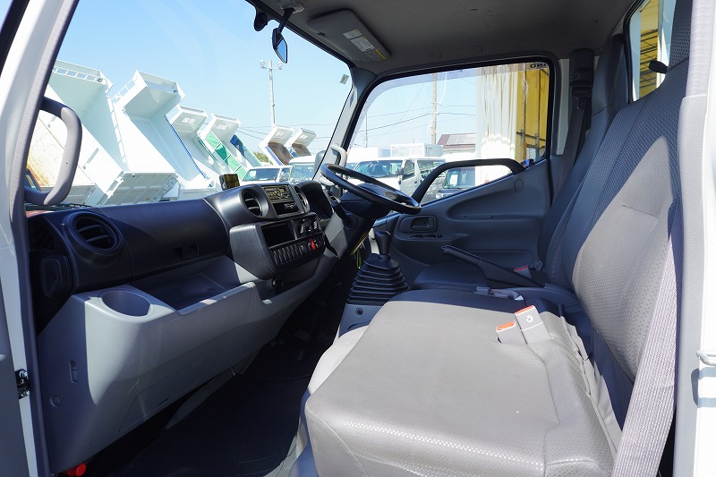 デュトロ　「標準幅　ショート」　平ボディー　積載２０００ｋｇ　三方開　全低床　左電格ミラー　ＥＴＣ　５速ＭＴ！29