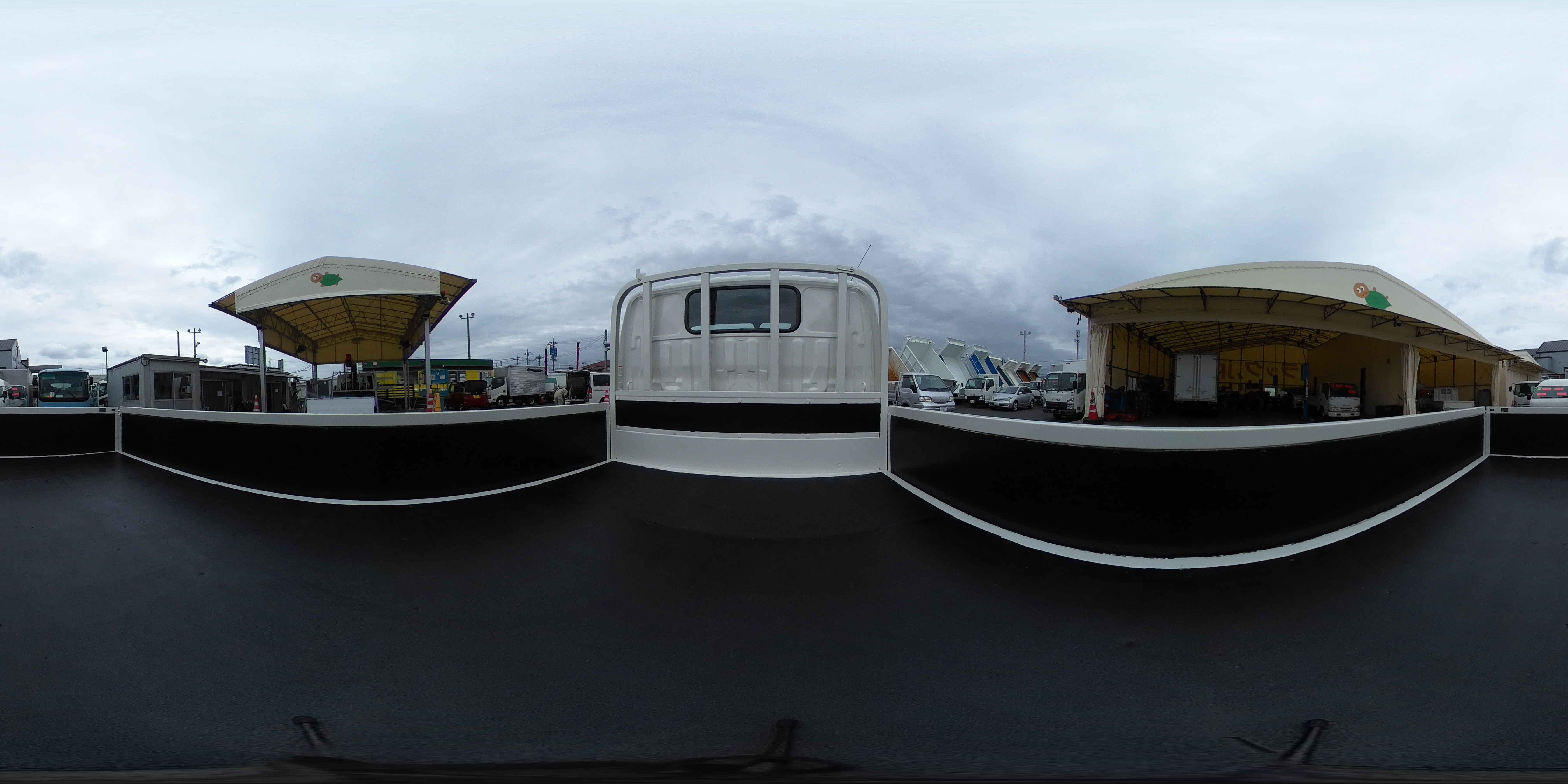 デュトロ　「標準幅　ショート」　平ボディー　積載２０００ｋｇ　三方開　全低床　左電格ミラー　ＥＴＣ　５速ＭＴ！2