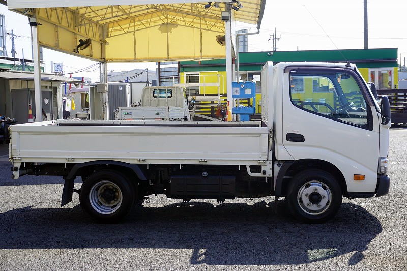 デュトロ　「標準幅　ショート」　平ボディー　積載２０００ｋｇ　三方開　全低床　左電格ミラー　ＥＴＣ　５速ＭＴ！3