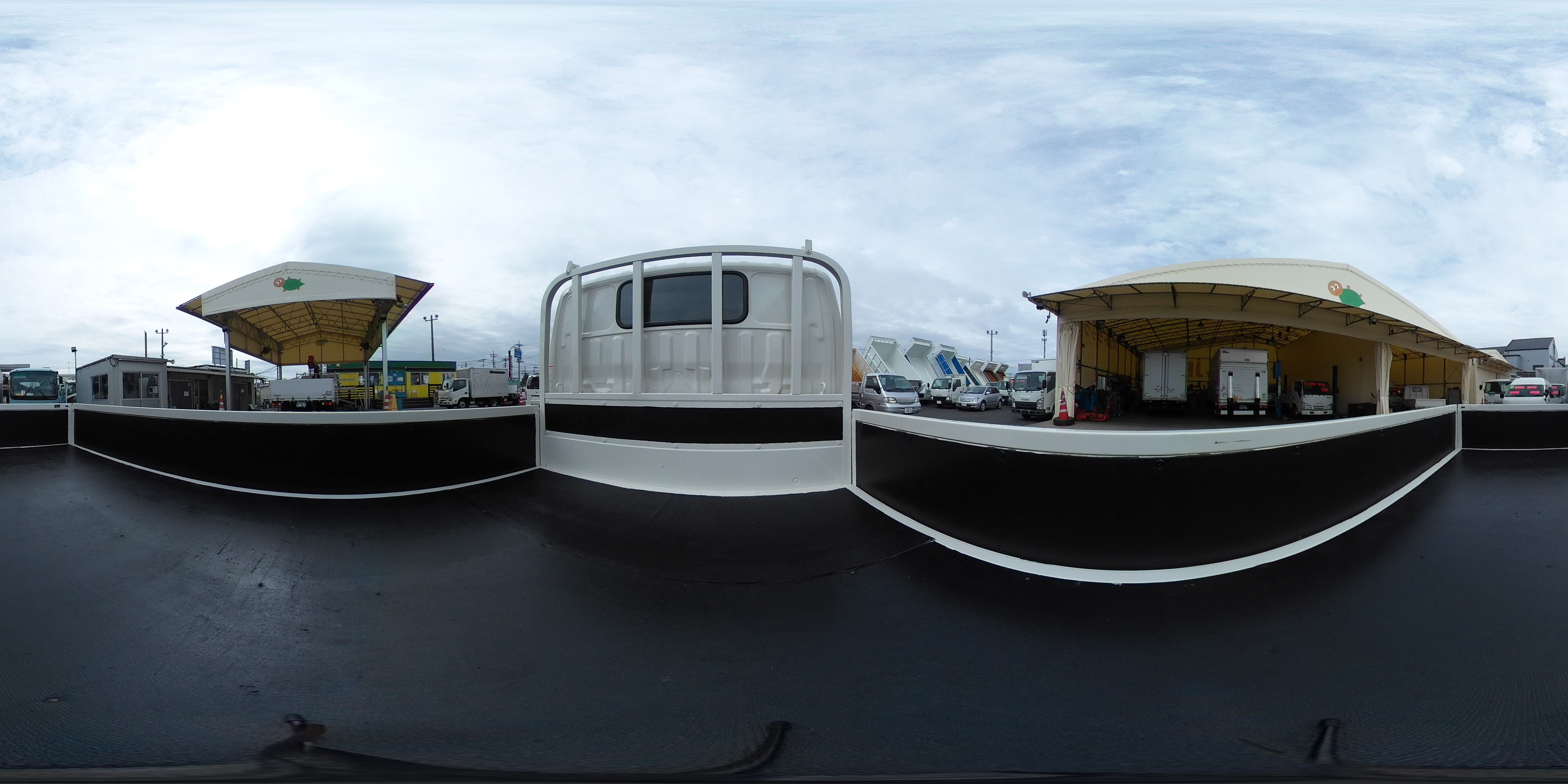 デュトロ　「標準幅　ショート」　平ボディー　積載２０００ｋｇ　三方開　全低床　左電格ミラー　ＥＴＣ　５速ＭＴ！2