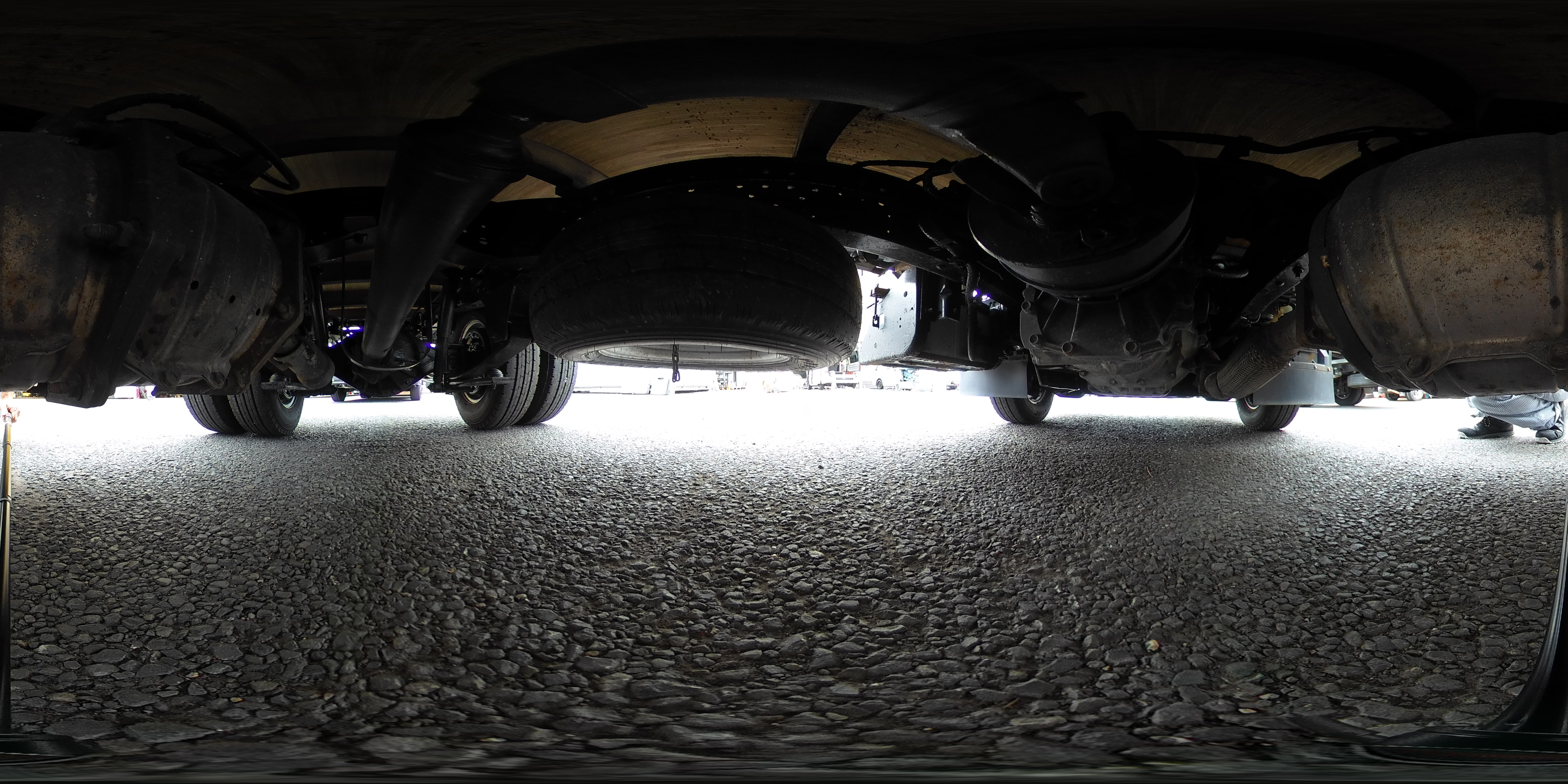 エルフ　「標準幅　ショート」　平ボディー　積載２０００ｋｇ　三方開　全低床　左電格ミラー　坂道発進補助　ＥＴＣ　５速ＭＴ！1